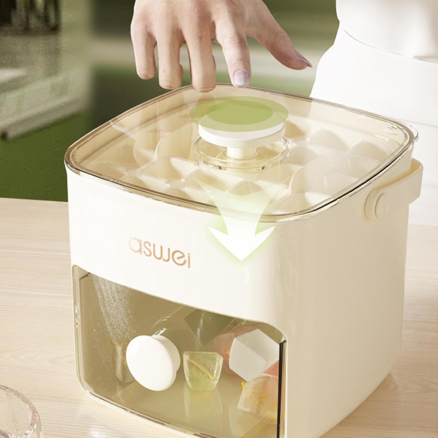 Chilling Crystal Ice Cube Maker Tray and Dispenser